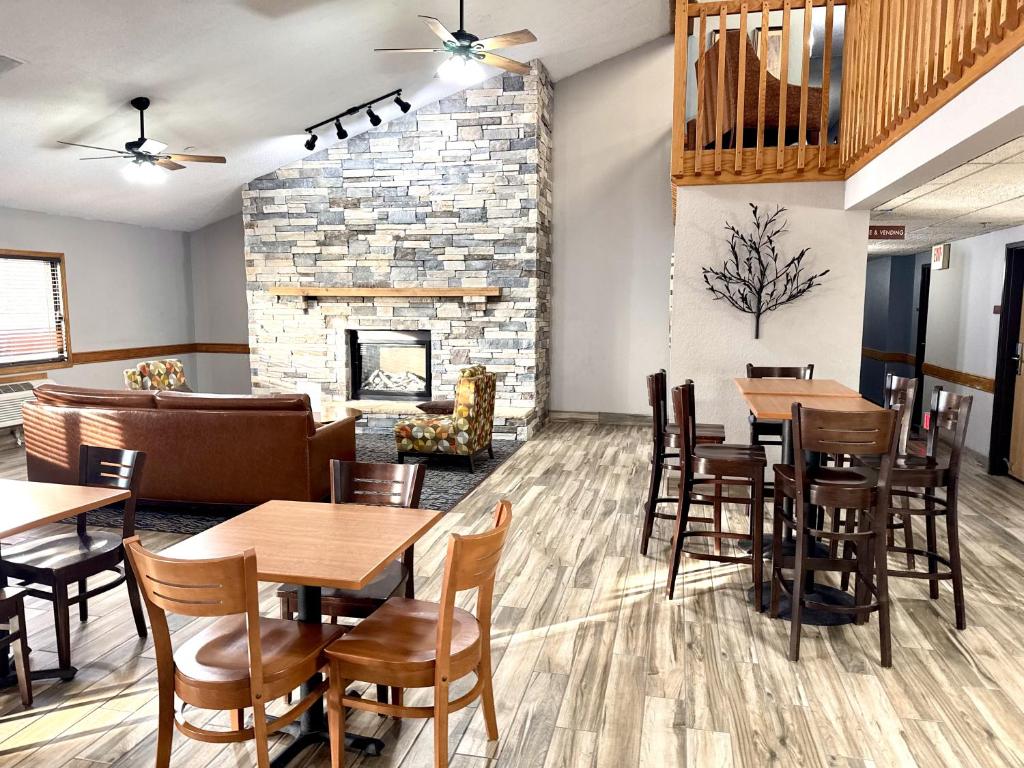 Lobby, AmericInn by Wyndham Ames in Ames (IA)