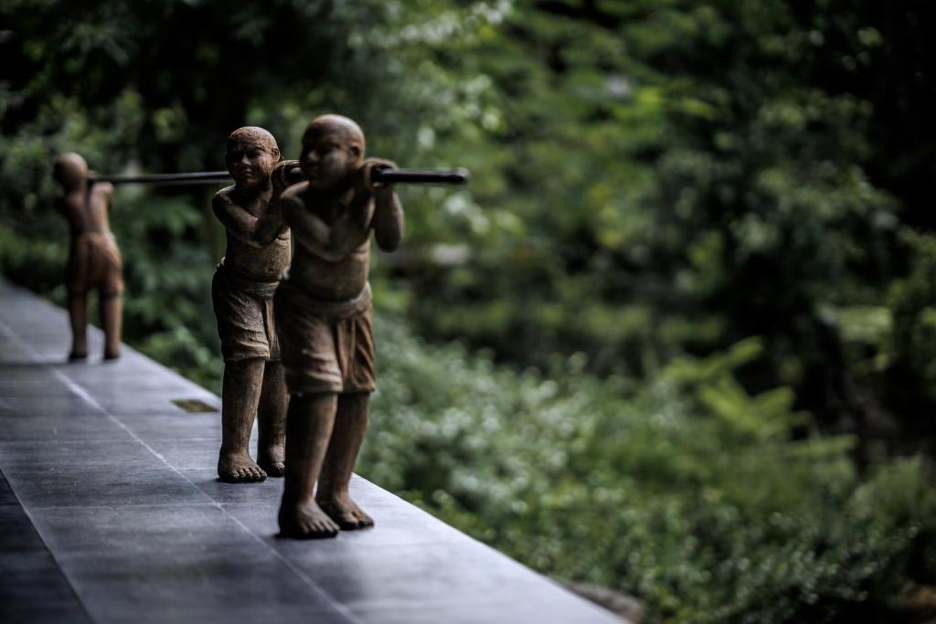 Janjisurga by Ekosistem, Tumbak Bayuh