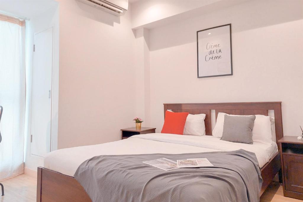 Comfy and Minimalist 1BR Branz BSD City Apartment By Travelio, Tangerang