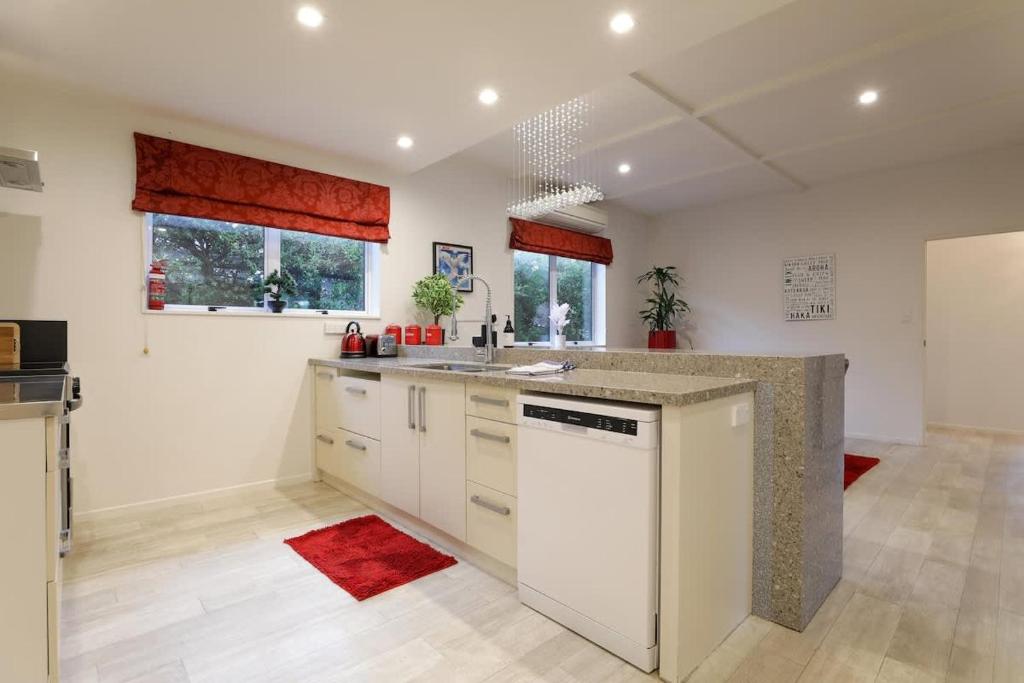 Groovy on Grey, Rotorua