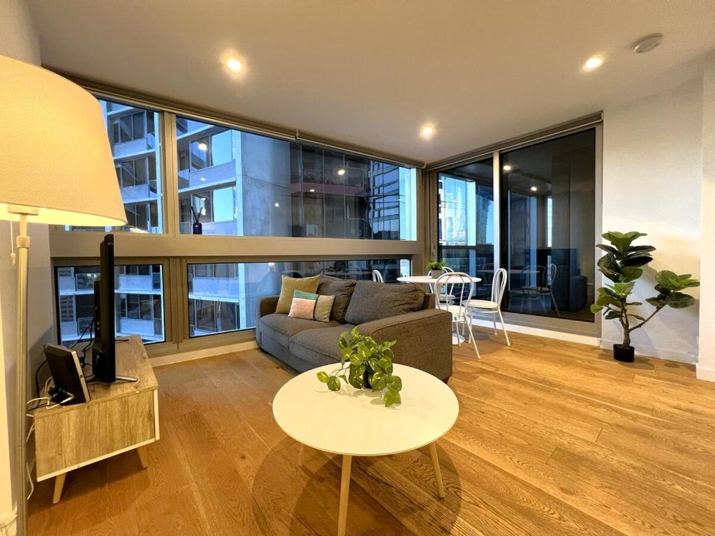 1 BR 1 BATH, Southern Cross, Balcony, Melbourne
