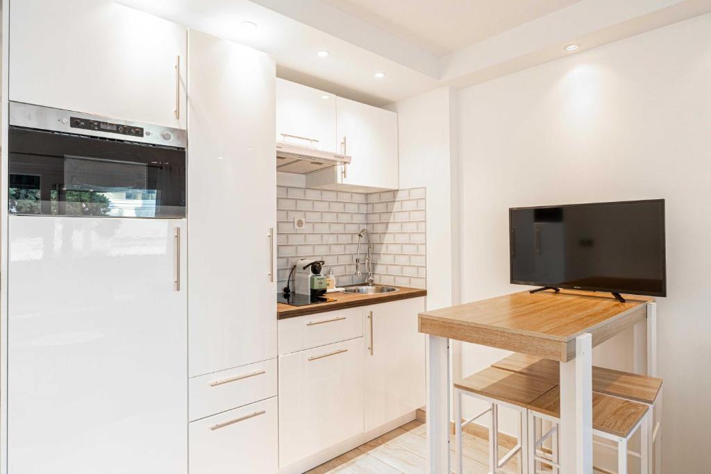 Renovated apt with Parking & Terrace - Palm Beach - 4