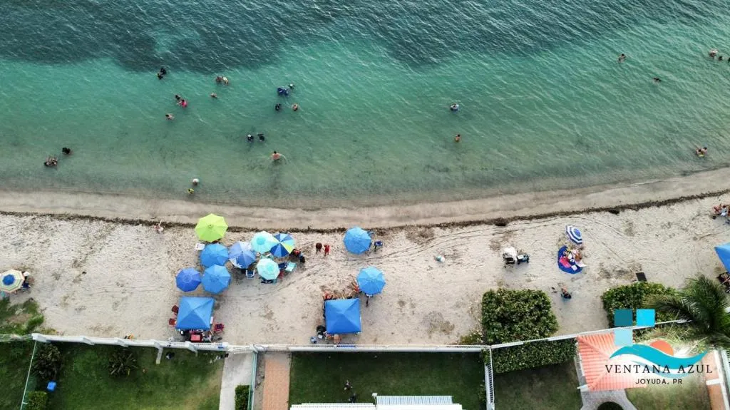 Condo Direct Beach Access at Joyuda，位于卡沃罗霍的酒店