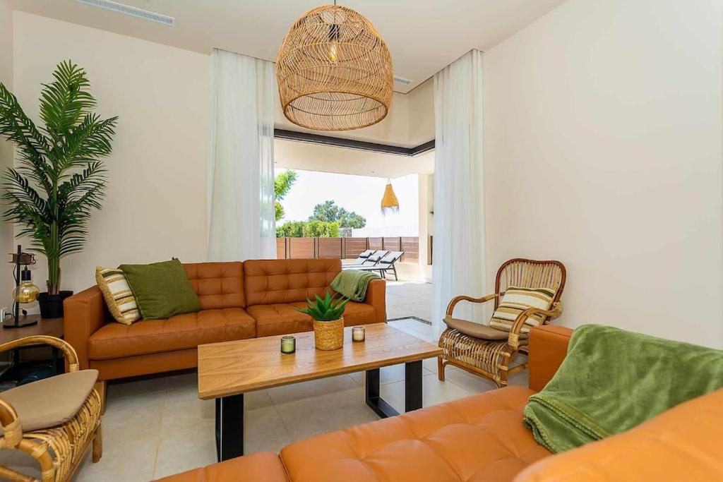 Modern 3 bedroom apartment, close to beach - 5