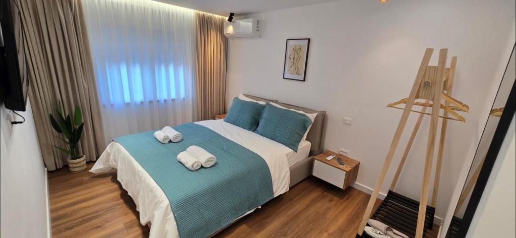 EL-XHO 2 Apartament, Tirana
