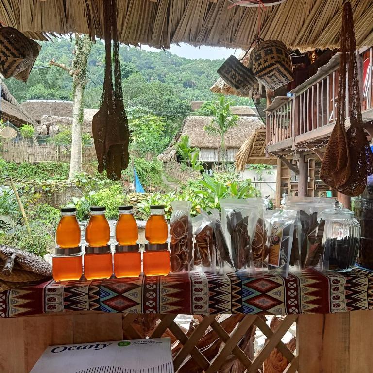 Nhà Lá Homestay