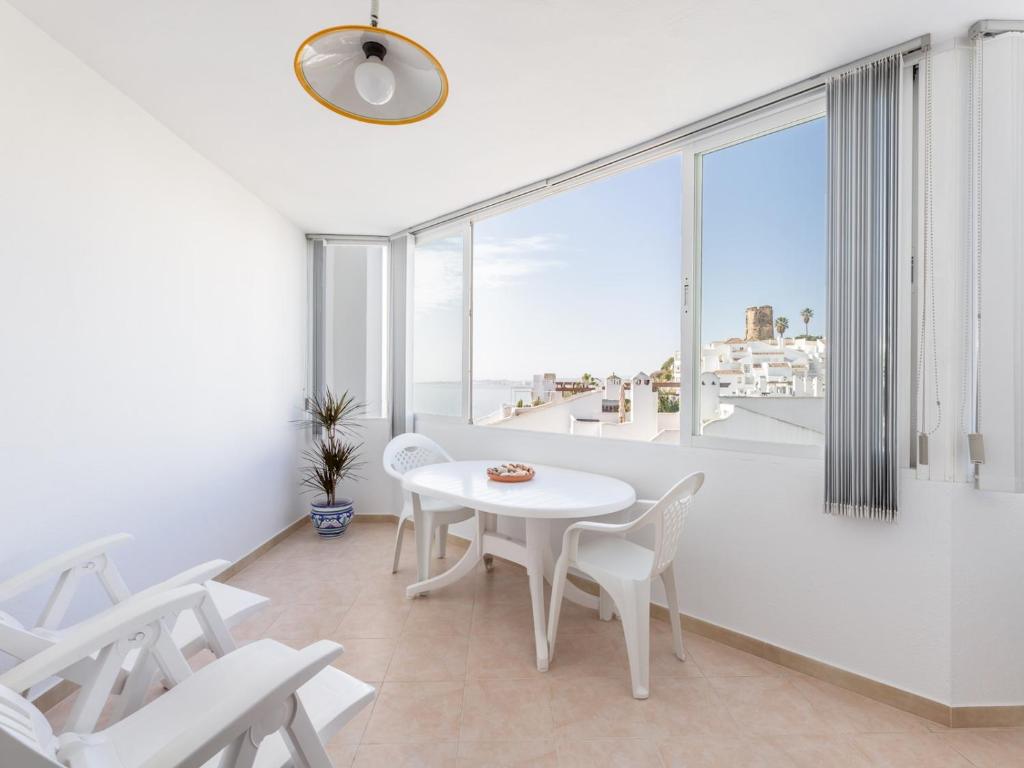Pass the Keys Sunny Ocean Front Apartment - 2