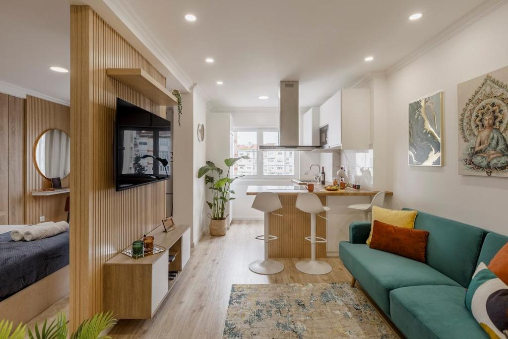 Precious Studio, Amadora