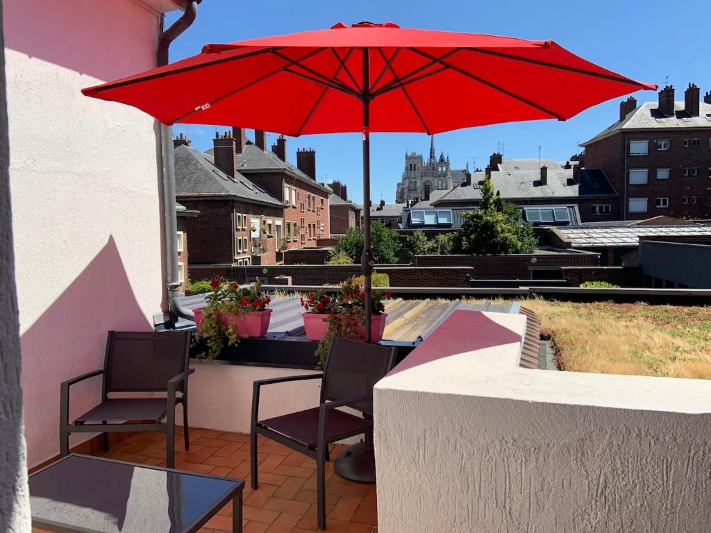 Terrasse vue cathédrale et beffroi hyper centre - 1