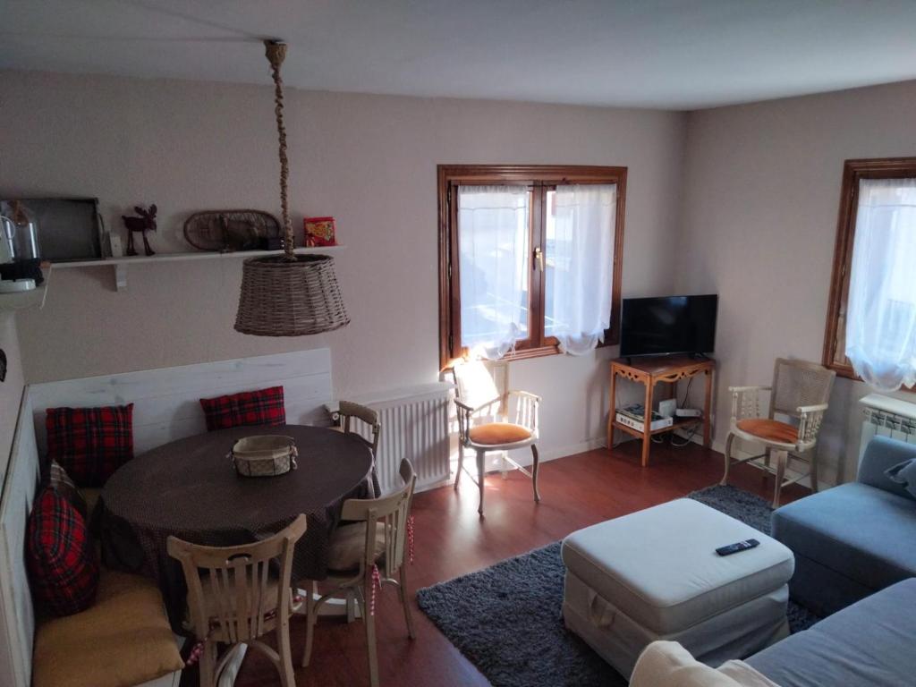 Ibón de Tebarray, Sallent de Gállego