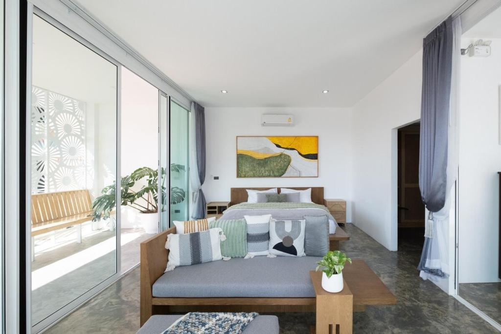 White Pool Villa Chiangmai