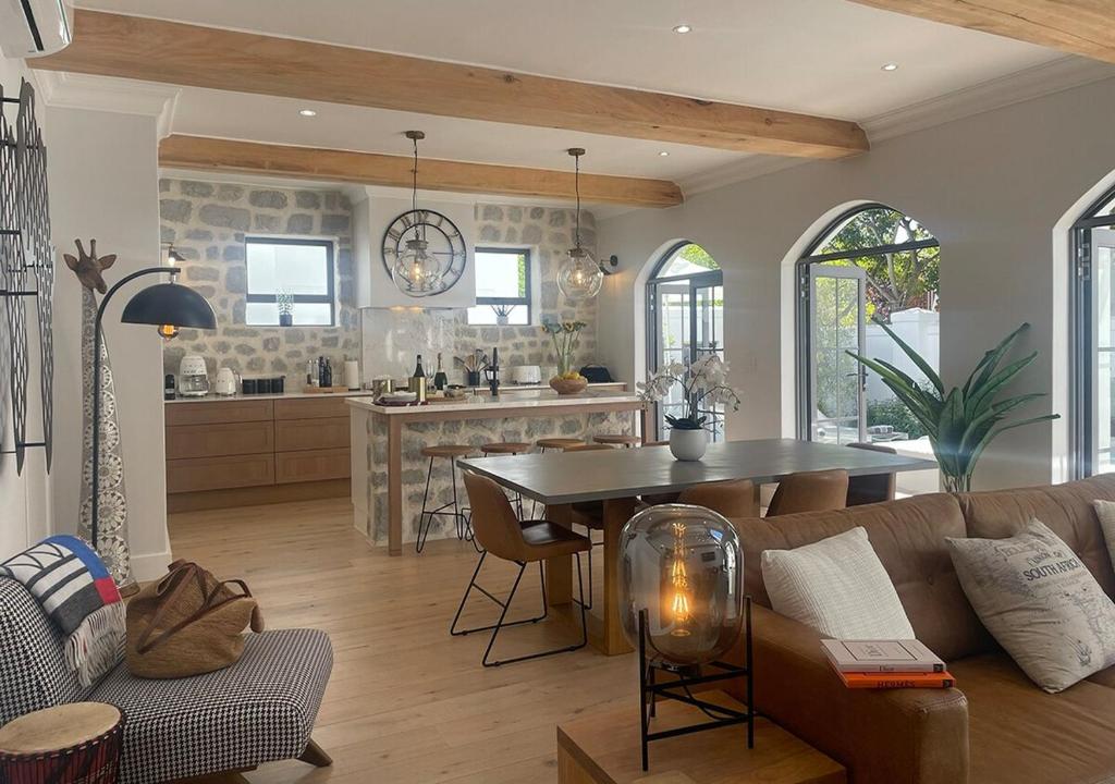 2 Riverside Oaks, Franschhoek