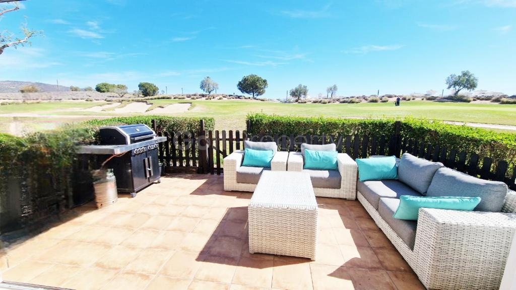 Modern and stylish, 2-bed ground floor apartment, Sucina