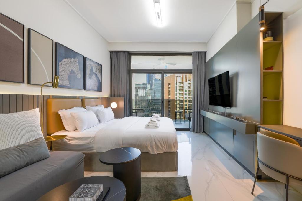 Bright & Cozy Studio Near Burj Khalifa in MAG 318, Dubaï