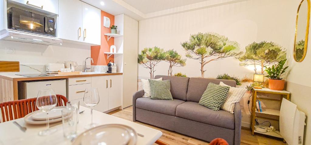 A L'ombre des Pins, Appartement neuf, élégant, Parking gratuit, Netflix, au calme à 100m de l'océan - 4