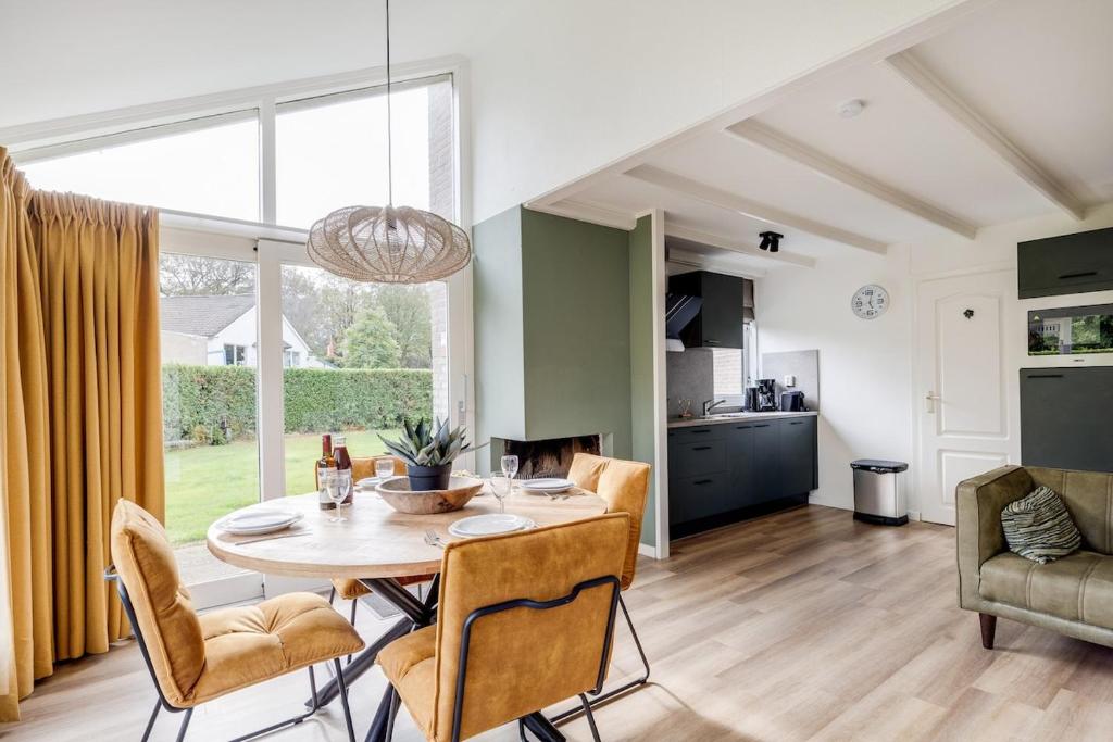 Blauwreiger I Geniet in dit Moderne Huisje, Zwiggelte