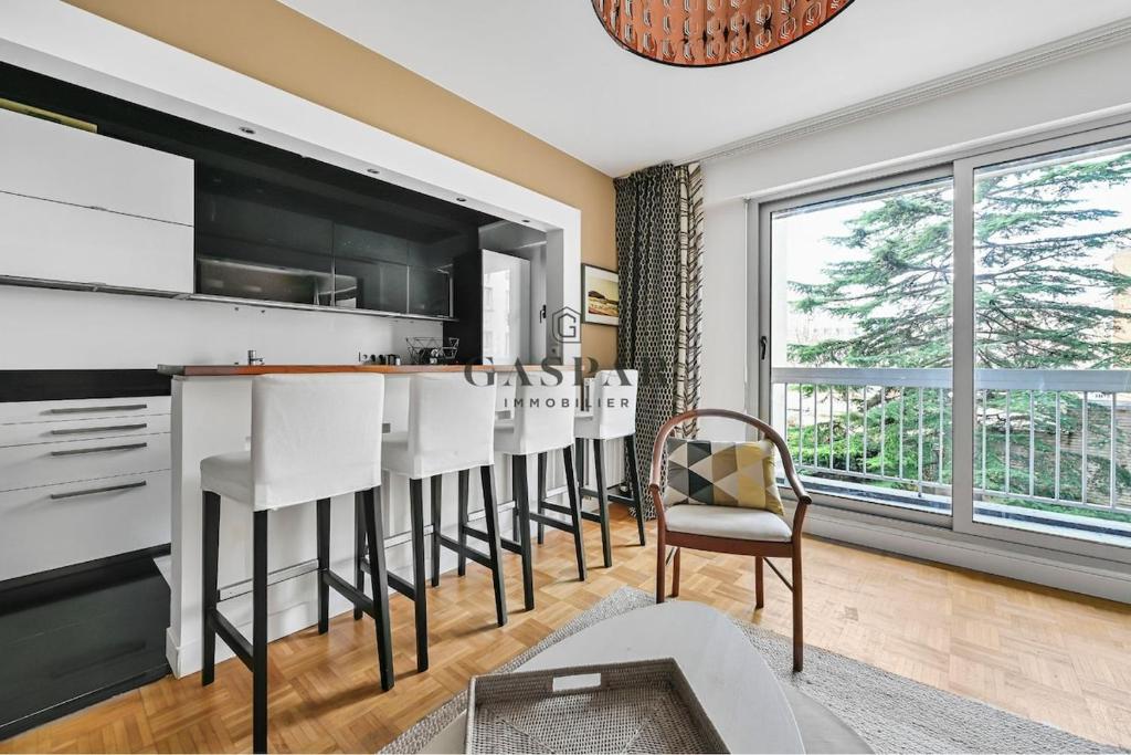 Gaspar- 2 Rooms with Balcony- Metro Marcel Sembat, Boulogne-Billancourt