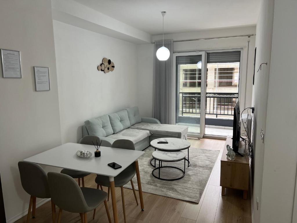 Bright & Roomy, Tirana