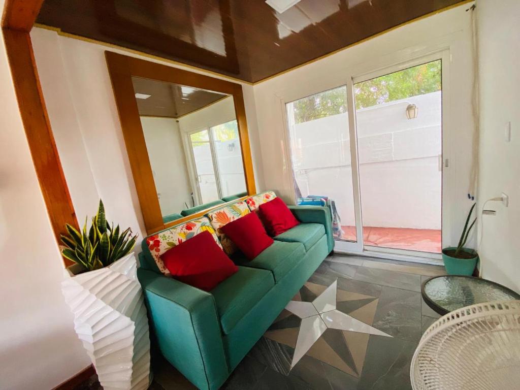 Sol & Miel, Pos Chiquito