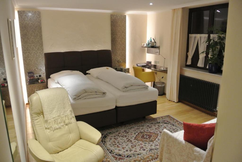Triple Room, Hotel-Restaurant Goldenes Lamm in Dinkelsbuhl