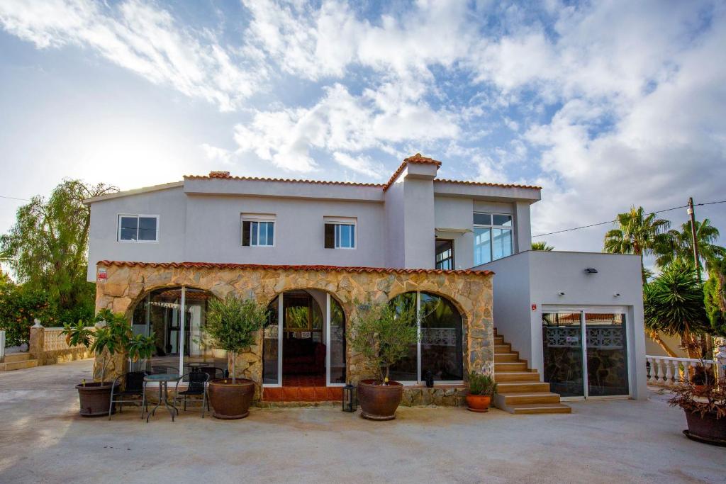 Beautiful open 3 bed apartment - 1