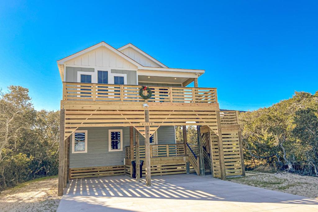 The Green Turtle and the Nest, Avon