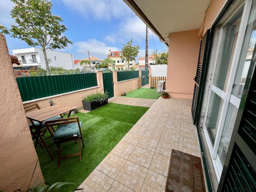 Housing Floor with private yard, São Domingos de Rana
