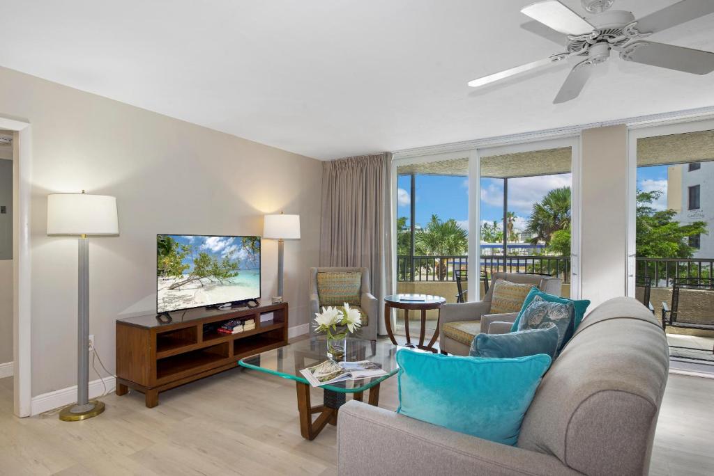 Gullwing #203 by Sun Palace Vacations, Fort Myers Beach