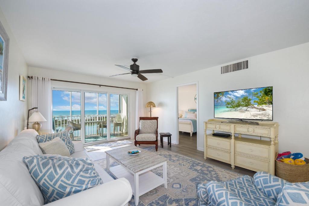 Sand Caper #406 by Sun Palace Vacations, Fort Myers Beach