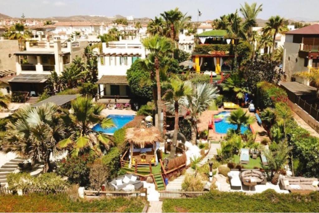 Kokomo on the beach with heated swimming pool - 5