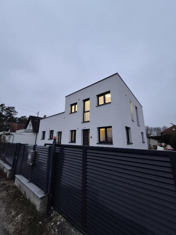 Neubauwohnung mit 80 m2 Terrasse, 8 Minuten von Linz entfernt, Linec