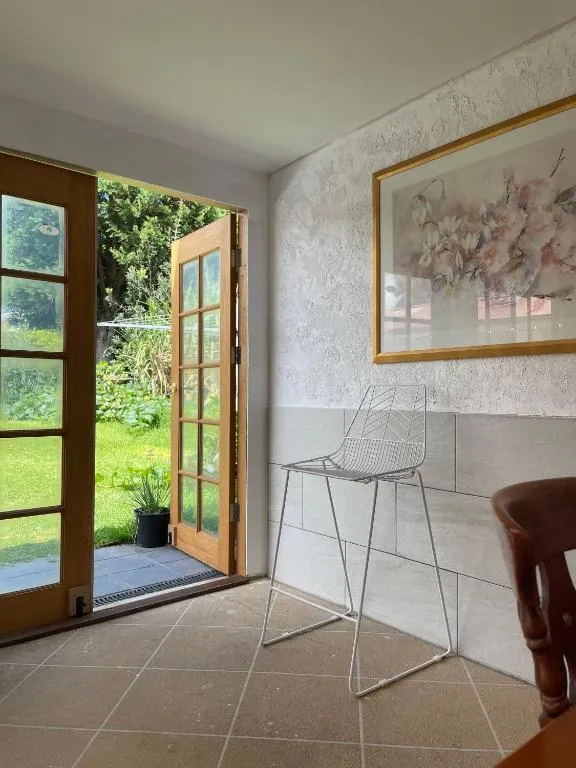 Garden View Entire Self Contained Guesthouse，位于Engadine的酒店