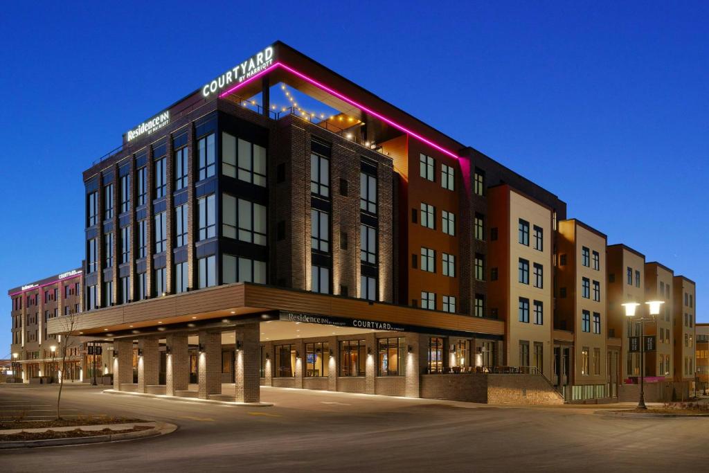 Courtyard by Marriott Milwaukee Brookfield at Poplar Creek, Brookfield