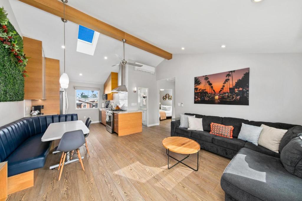 Modern Luxury 2BR Apt in Heart of Ocean Beach, San Diego