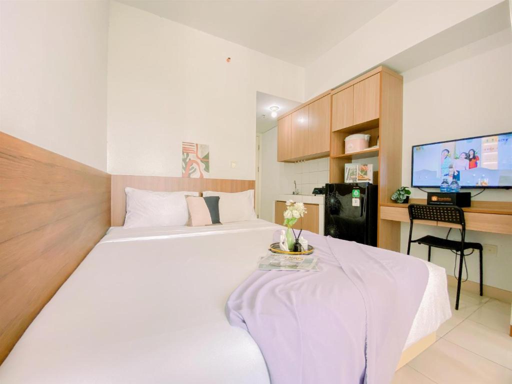 Cozy and Homey Studio at Springlake Summarecon Bekasi Apartment By Travelio, Bekasi