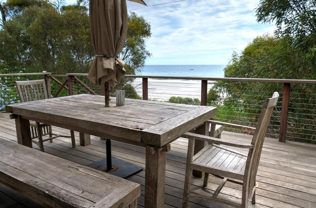 Passing Winds - Emu Bay, Emu Bay