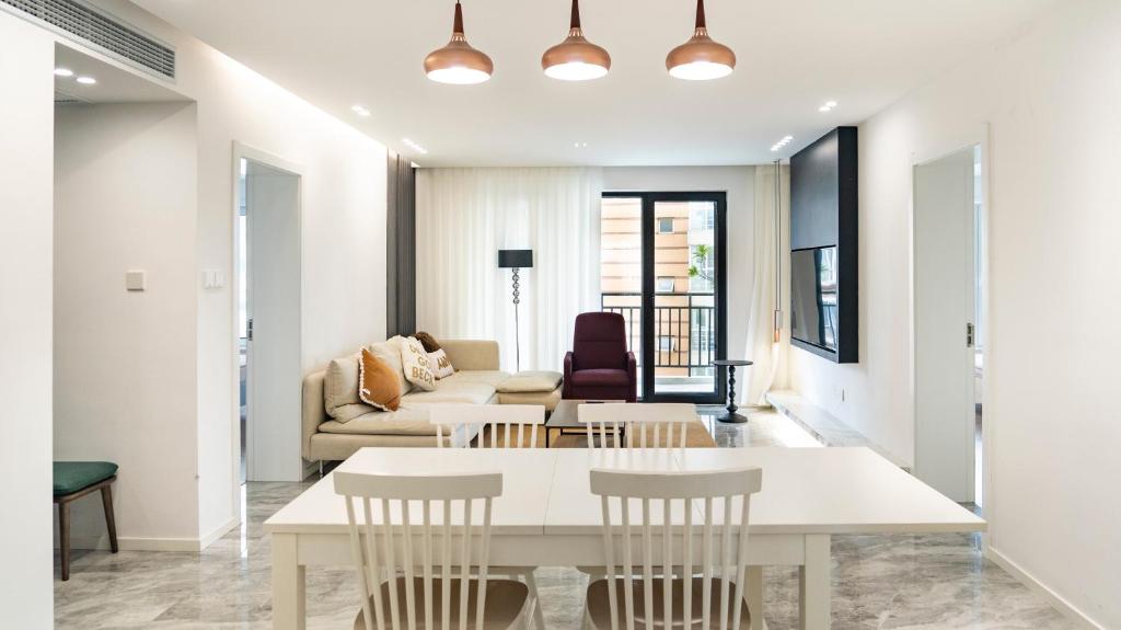 Eastern Hub - French Window 3Bedroom 2Balcony near Heng Long Plaza People's Square West Nanjing Road, Shanghai