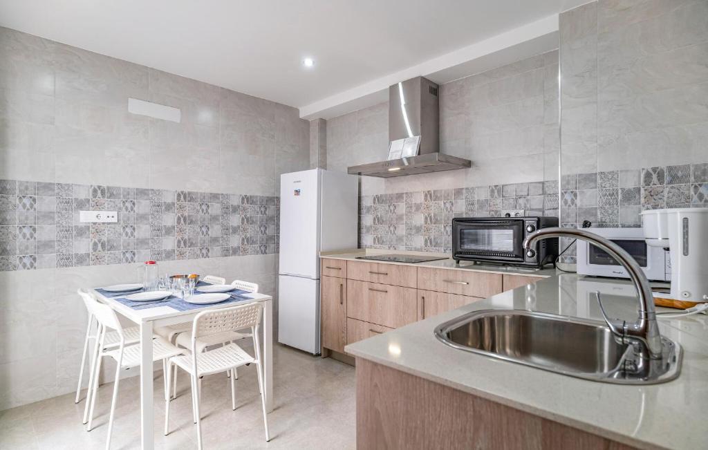 Beautiful Home In Conil De La Frontera - 4