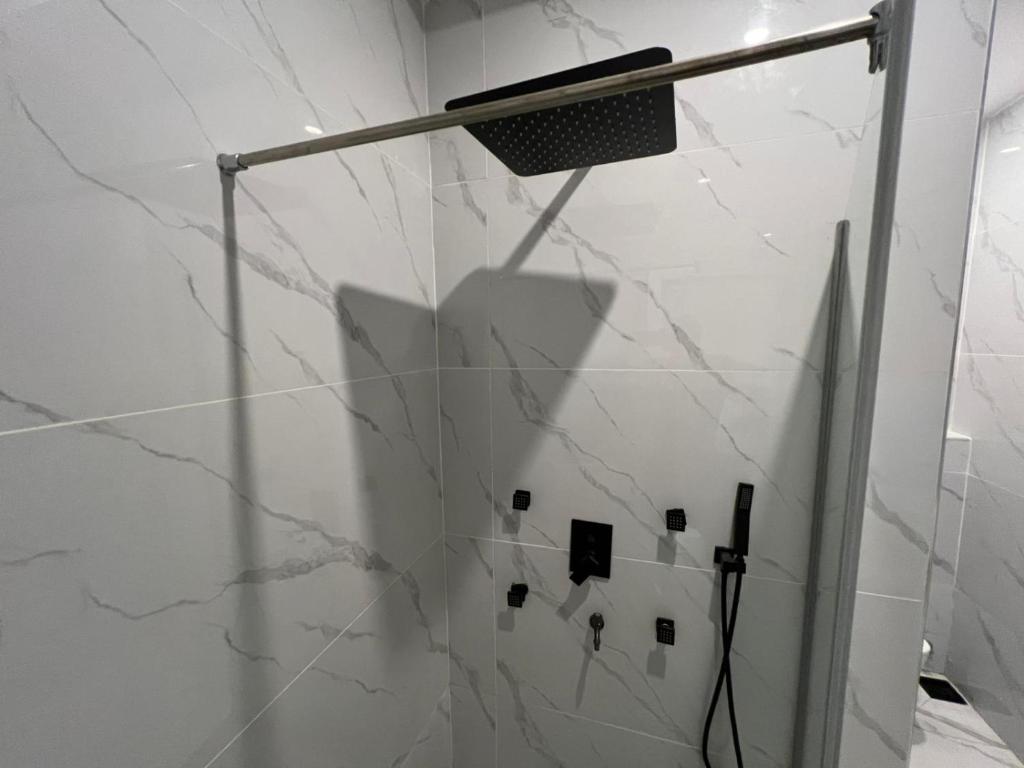 CrestDen - Bartop 2Bed 2Bath, Lagos