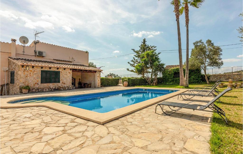 Awesome Home In Sineu 전경