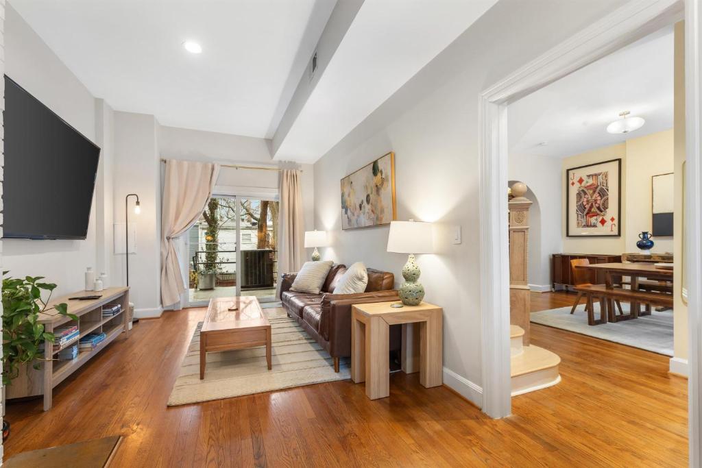 Spacious and Central DC 3-BR Getaway Close to It All, Washington
