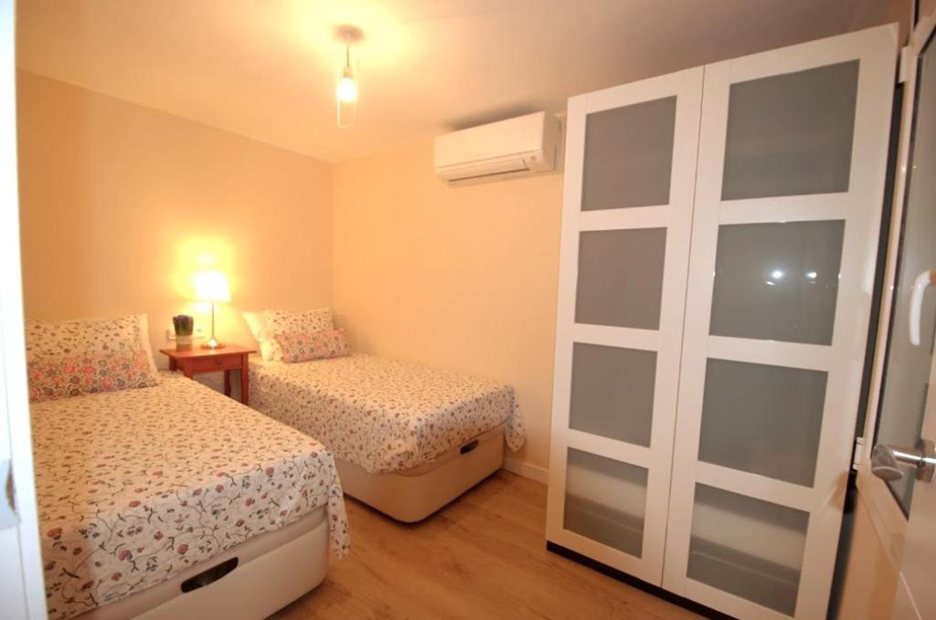 Ramblas Rentals Central Duplex 4BR Terrace Pool Table & Ping Pong - 4