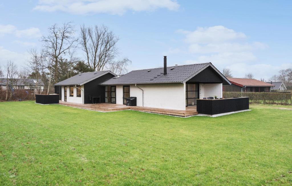 Stunning Home In Tarm With Wifi, Tarm