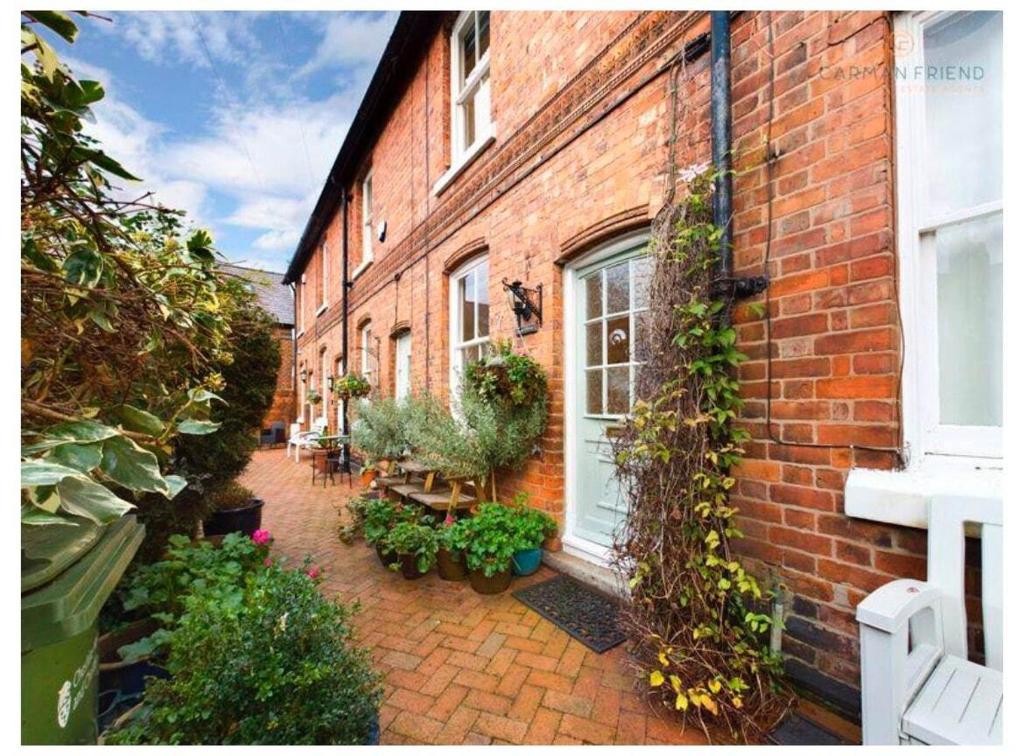 Central Cottage With Parking By Cheshire Escapes, Chester