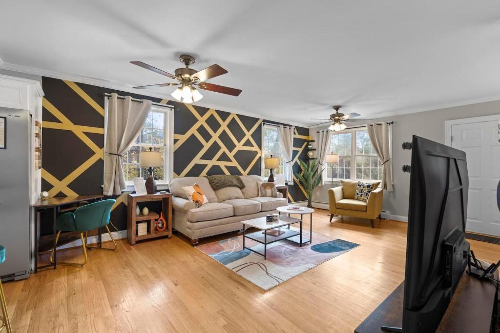 Spacious-5 Beds! 3 Mi To Mohegan, Uncasville