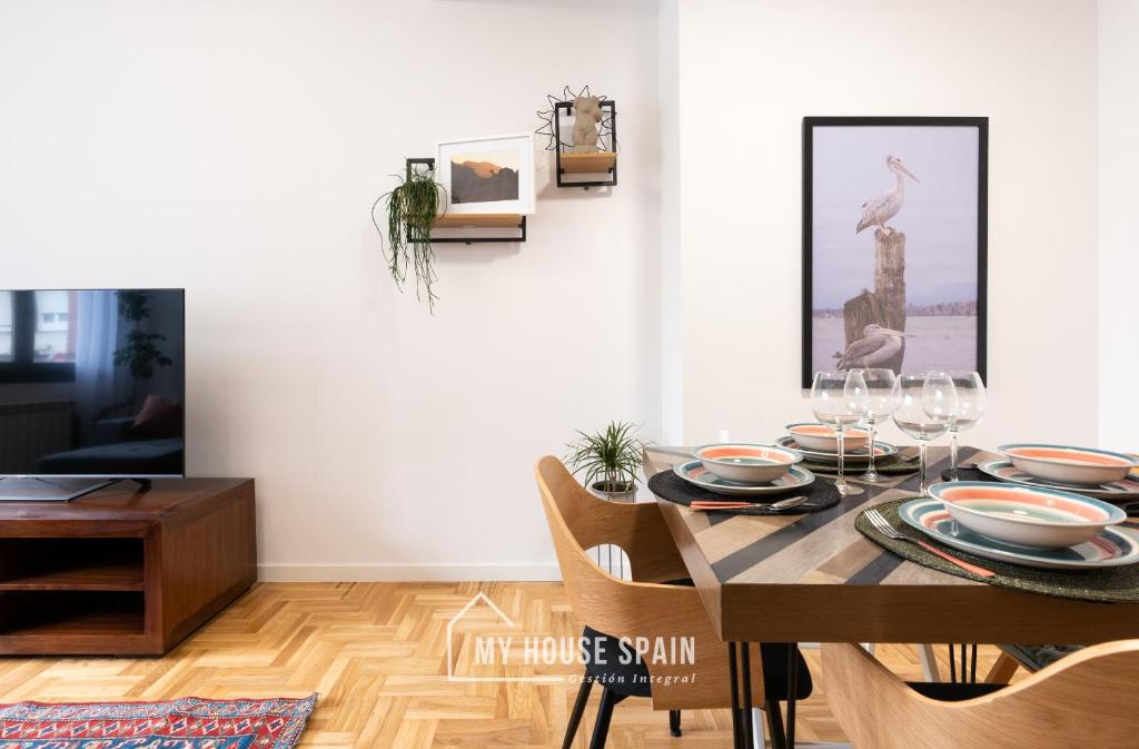MyHouseSpain- Precioso piso Playa Poniente - 2