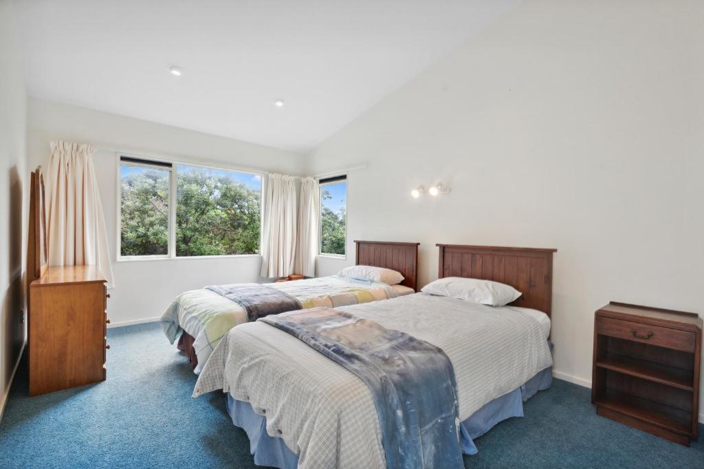Hornbill Nest - Waikanae Beach Holiday Home, Waikanae