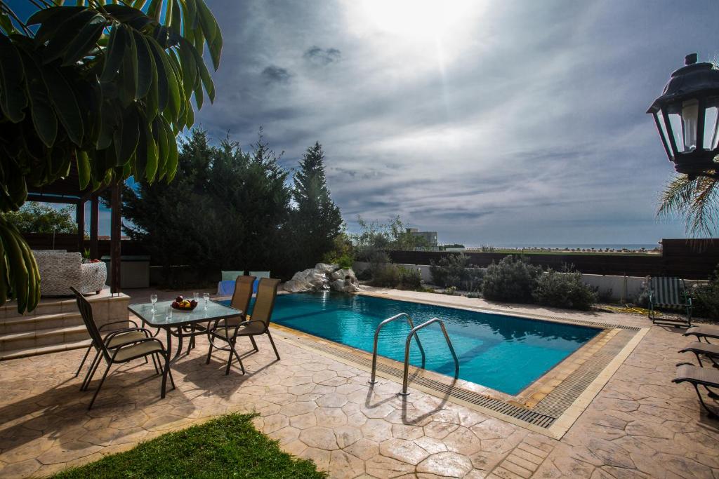 Sunny Coast Villa photo