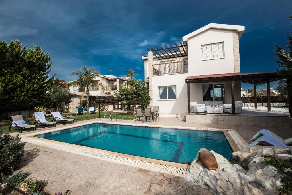 Sunny Coast Villa — Hotel in Sotira