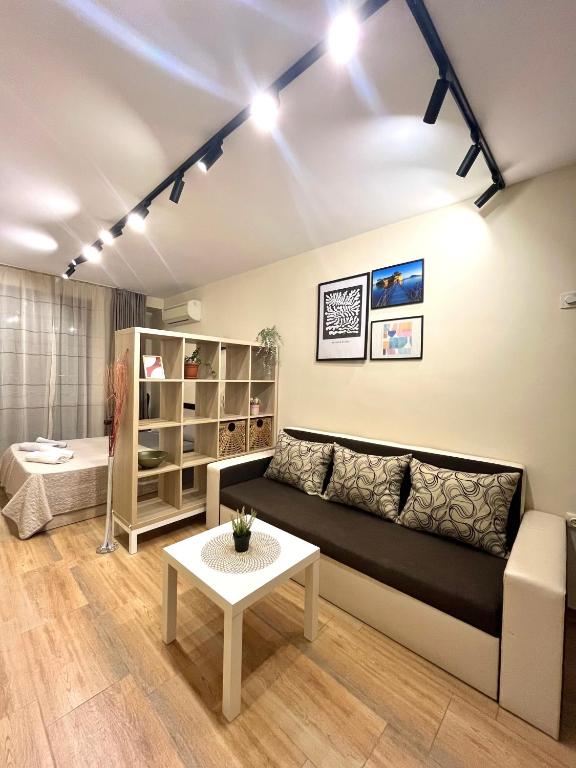 Salt Lake Studio, Pomorie